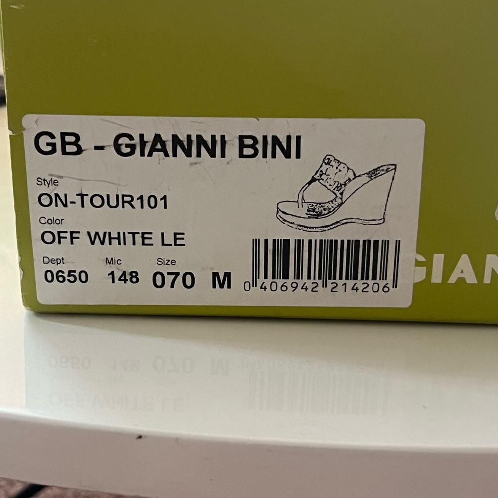 NWT GB-Gianni Bini wedges - Picture 5 of 5
